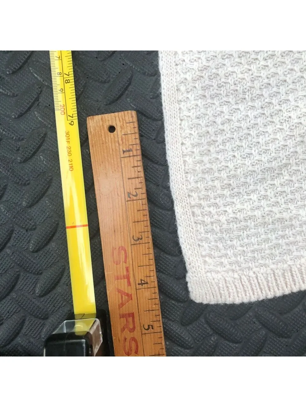 Banana Republic Italian Yarn Knit Scarf in Cream
